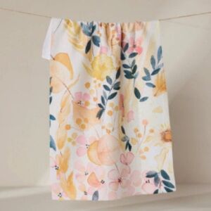 NWT Geometry “Sleepy Fields” Floral Patterned Towel